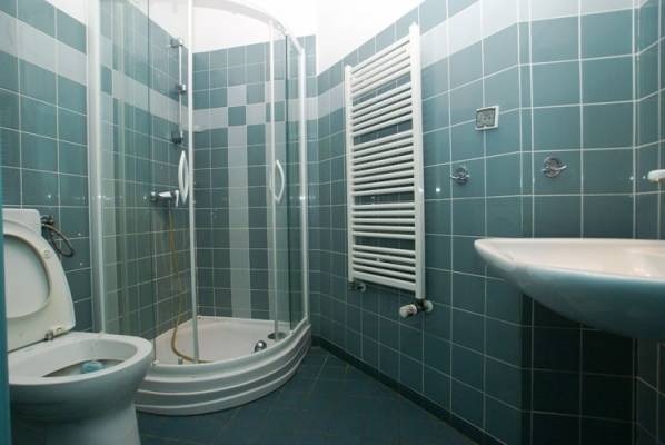 Tak prezentuje się łazienka w domu gościnnym ZIELONY DOMEK (ul. Bursztynowa 16, 72-350 Niechorze)
