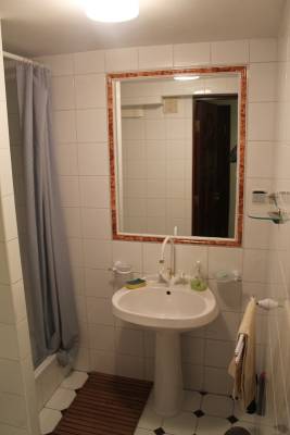 Po całym dniu pełnym atrakcji w Karpaczu można odświeżyć się w takiej oto łazience w apartamencie Willa SARNIA