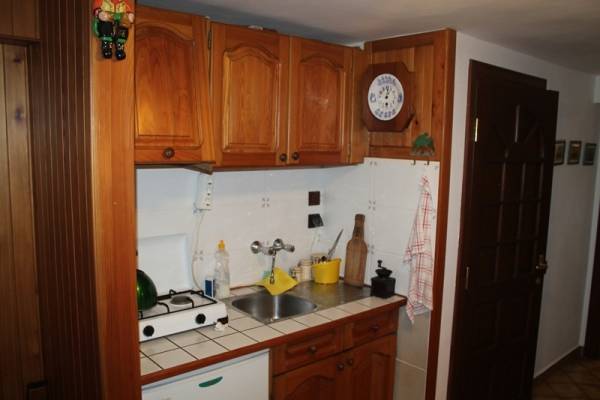 w Karpaczu apartament Willa SARNIA posiada aneks kuchenny - co w nim jest, doskonale widać na zdjęciu. Karkonosze
