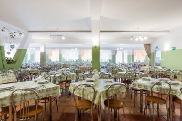 DZIEJBA LEŚNA w Pogorzelicy to obiekt (z kategorii pokoju), w którym goście mają do dyspozycji jadalnię.