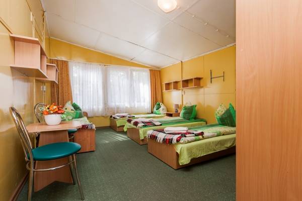 Na fotografii przedstawiony jest pokój w pokoju DZIEJBA LEŚNA w którym będziecie mogli Państwo się zatrzymać podczas urlopu w Pogorzelicy