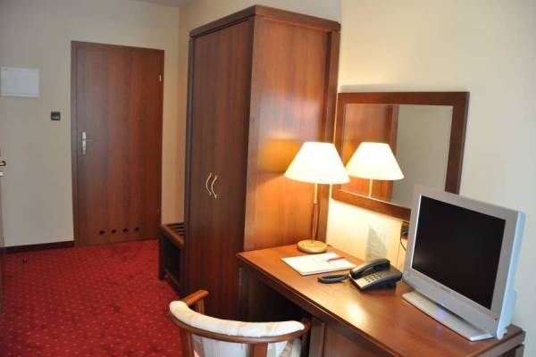 Zdjęcie przedstawia pokój w hotelu Hotel DZIKI POTOK ***  Konferencje & SPA w Karpaczu (woj. dolnośląskie)