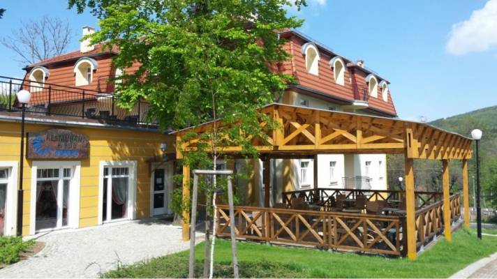 SANUS - na zdjęciu widać apartament w Świeradowie-Zdroju, widok zewnętrzny.