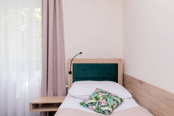 Zdjęcie przedstawia łóżko | dom gościnny Flamingo. Pomorze Zachodnie
