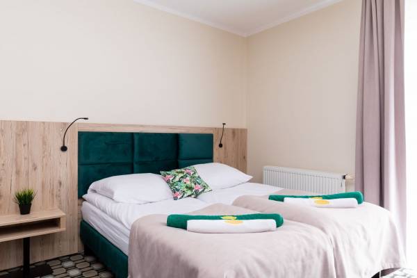 Zdjęcie przedstawia łóżko w pokoju - Flamingo | Pobierowo (wypoczywaj nad morzem) 