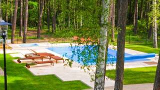 W apartamencie LEŚNY RESORT turyści mogą bardzo swobodnie korzystać z dobrodziejstw miejscowego basenu (ul. Wrzosowa 4 w Pogorzelicy).
